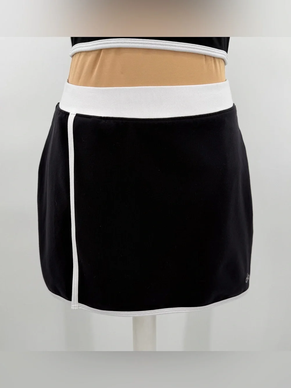 Alo yoga black white airbrush streamlined matching bra tank & skirt set S/XS